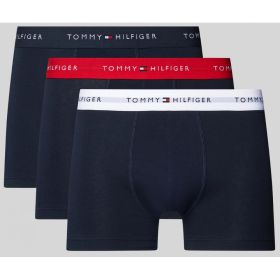 Link zu  Tommy Hilfiger, Lacoste, Hugo Boss oder Calvin Klein Herren-Retros oder -T-Shirts, je 3er-Pack